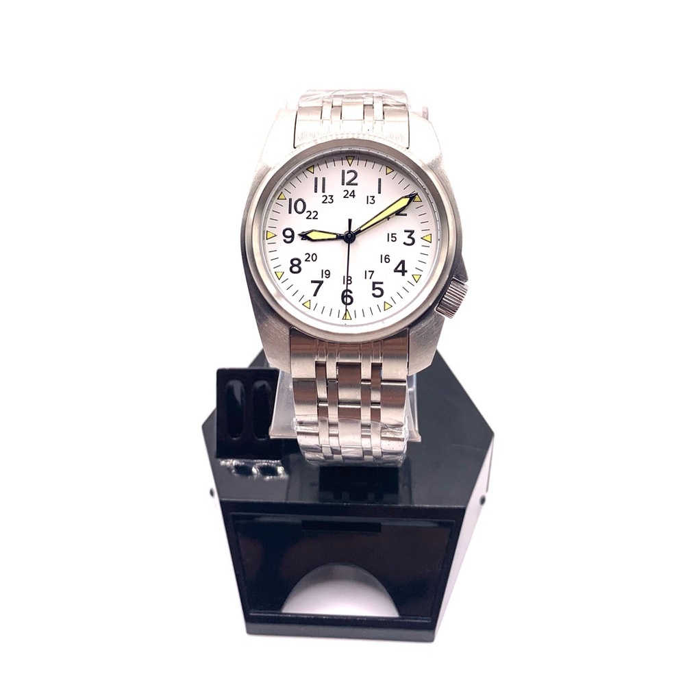 Men's designer watch brand new never worn w/ extra strap